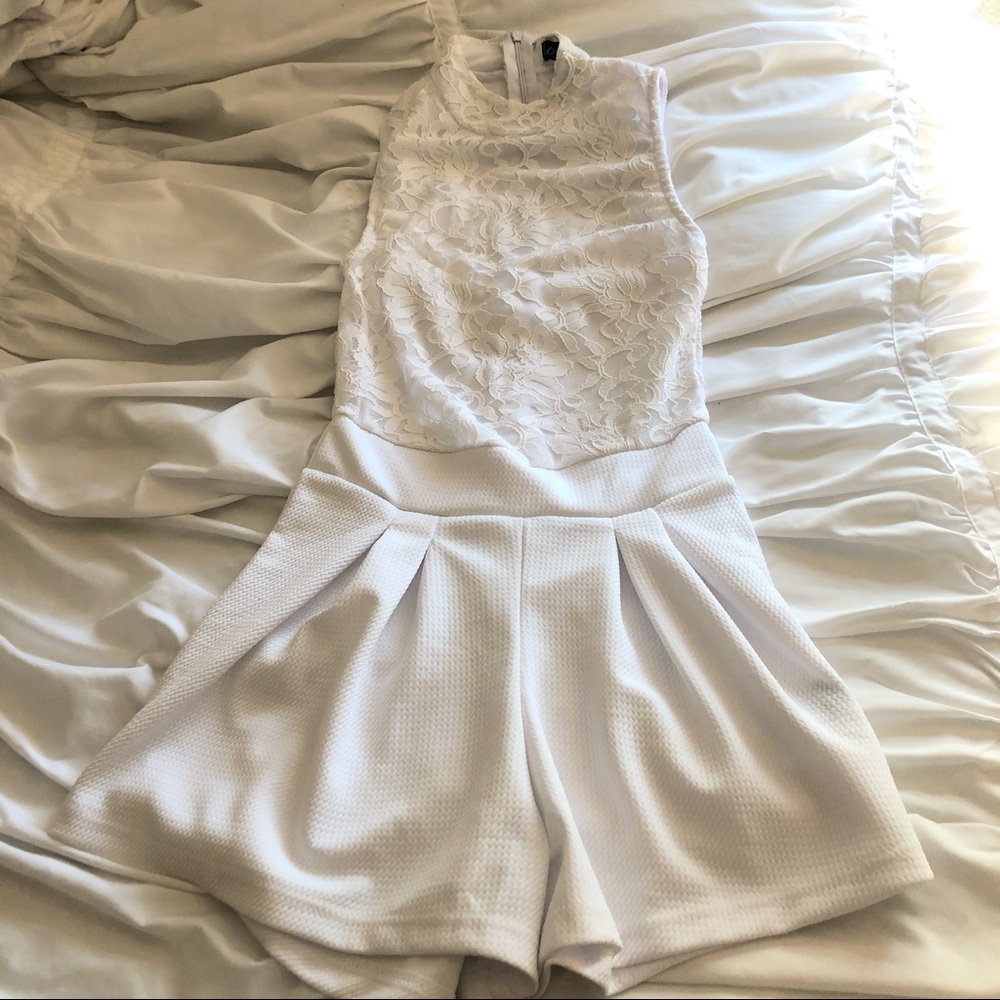 White Lace mock neck Sleeveless Romper